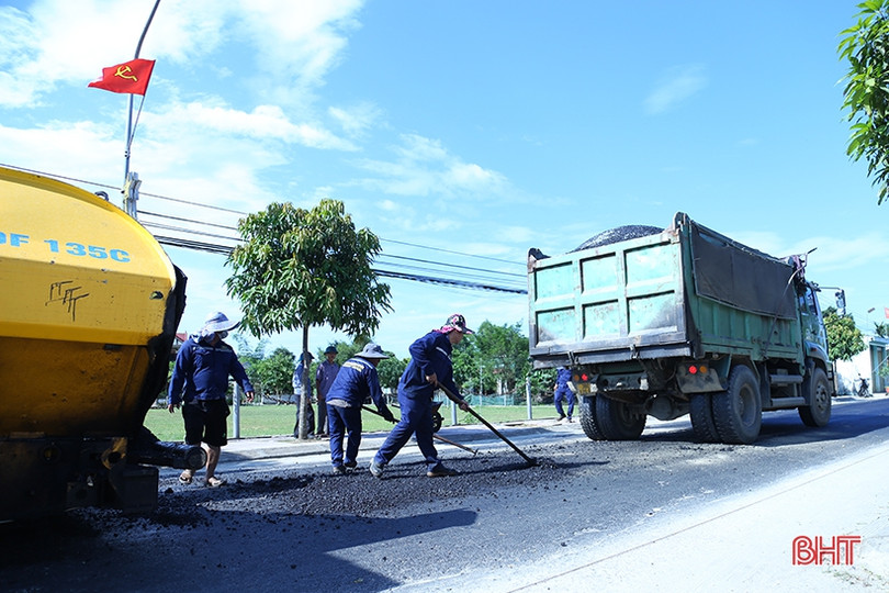 Khẩn trương thi công đường huyện 132 ở Cẩm Xuyên