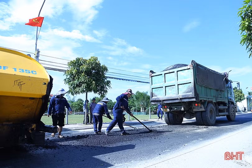 Khẩn trương thi công đường huyện 132 ở Cẩm Xuyên