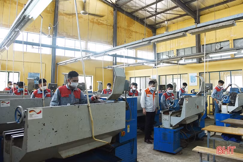 Tổ chức GIZ và chuyên gia đánh giá cao việc đào tạo nghề cắt gọt kim loại tiêu chuẩn Đức