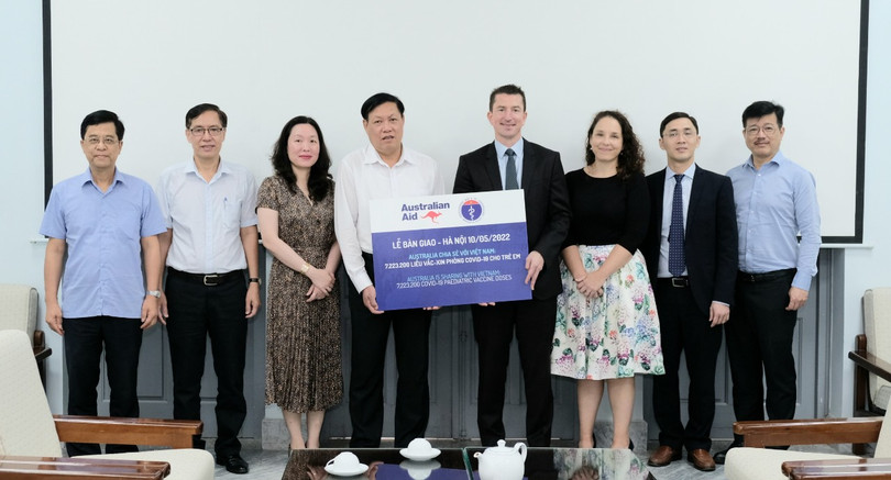 Tiếp nhận hơn 7,2 triệu liều vaccine phòng COVID-19 Moderna tiêm cho trẻ từ 5 – dưới 12 tuổi do Úc viện trợ - Ảnh 2. Tiếp nhận hơn 7,2 triệu liều vaccine phòng COVID-19 Moderna tiêm cho trẻ từ 5 - dưới 12 tuổi do Úc viện trợ