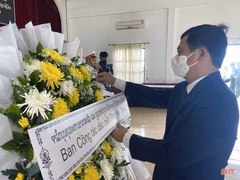 Hà Tĩnh nhận bàn giao hài cốt liệt sỹ hy sinh tại Thủ đô Viêng Chăn