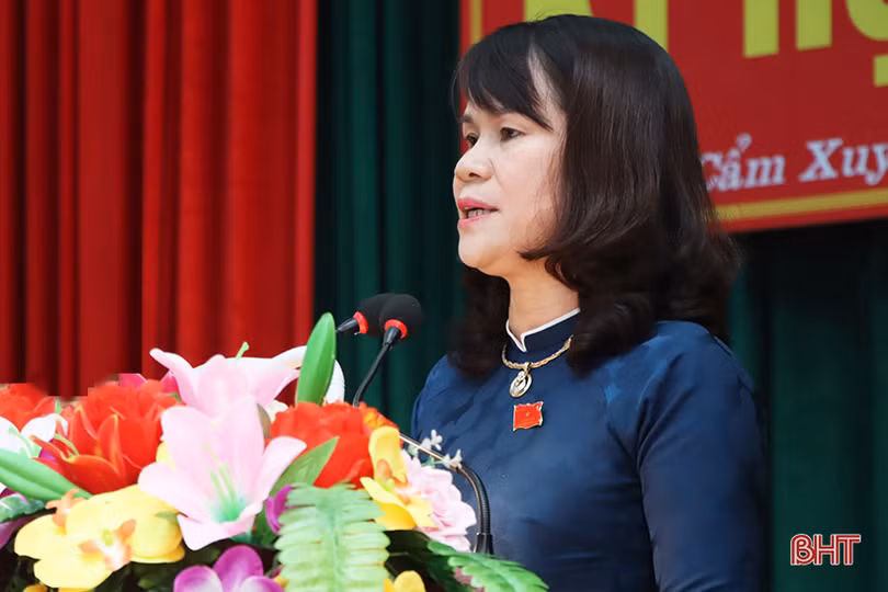 Bà Hà Thị Việt Ánh được bầu giữ chức Chủ tịch HĐND huyện Cẩm Xuyên
