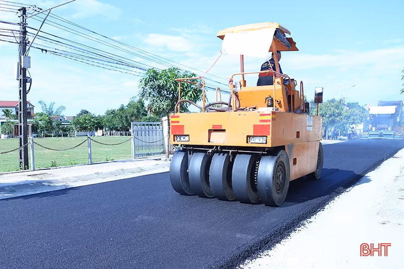 Khẩn trương thi công đường huyện 132 ở Cẩm Xuyên
