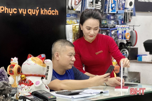 Agribank Chi nhánh tỉnh Hà Tĩnh ra quân phủ sóng dịch vụ VietQR