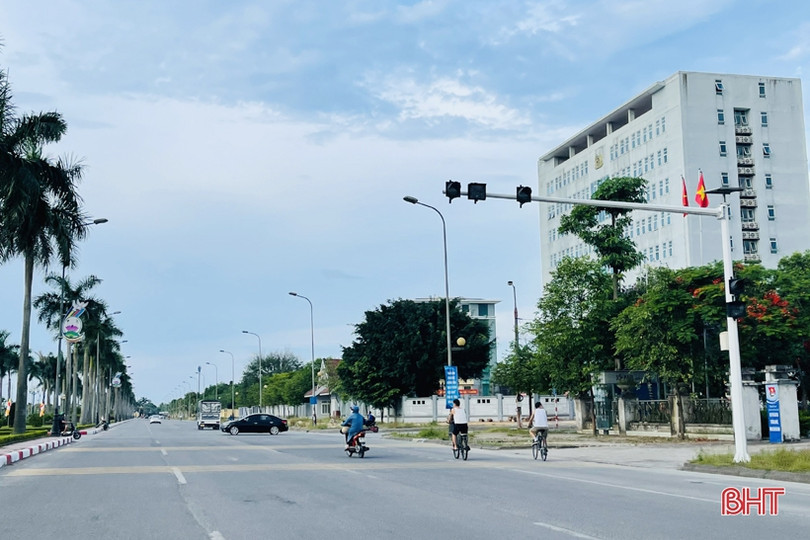 Đèn giao thông ở TP Hà Tĩnh “phập phù”, người đi đường gặp khó