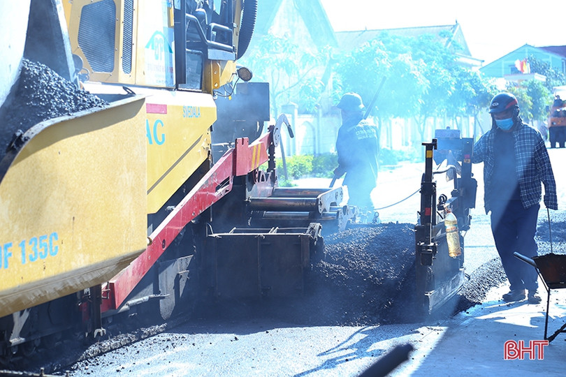 Khẩn trương thi công đường huyện 132 ở Cẩm Xuyên