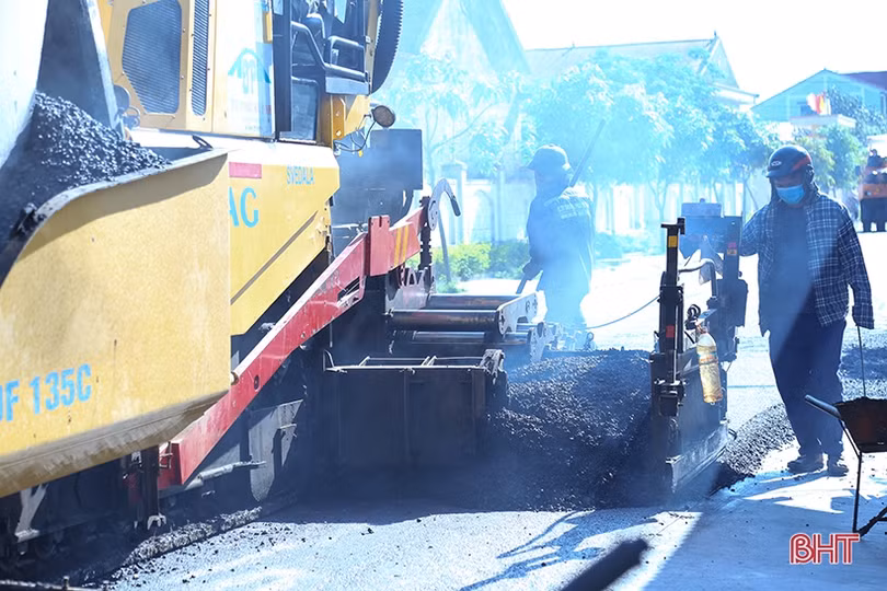 Khẩn trương thi công đường huyện 132 ở Cẩm Xuyên