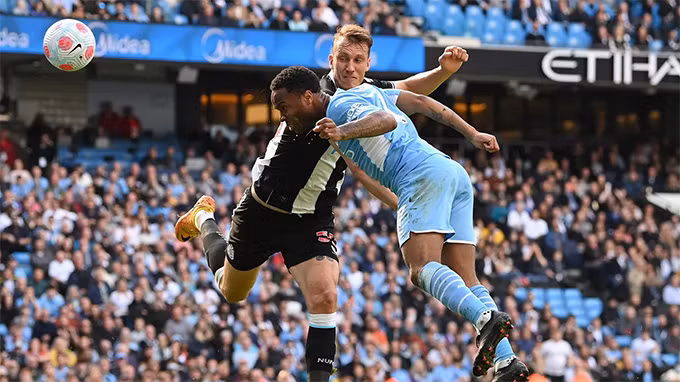 Man City đòi lại ngôi đầu bảng từ tay Liverpool