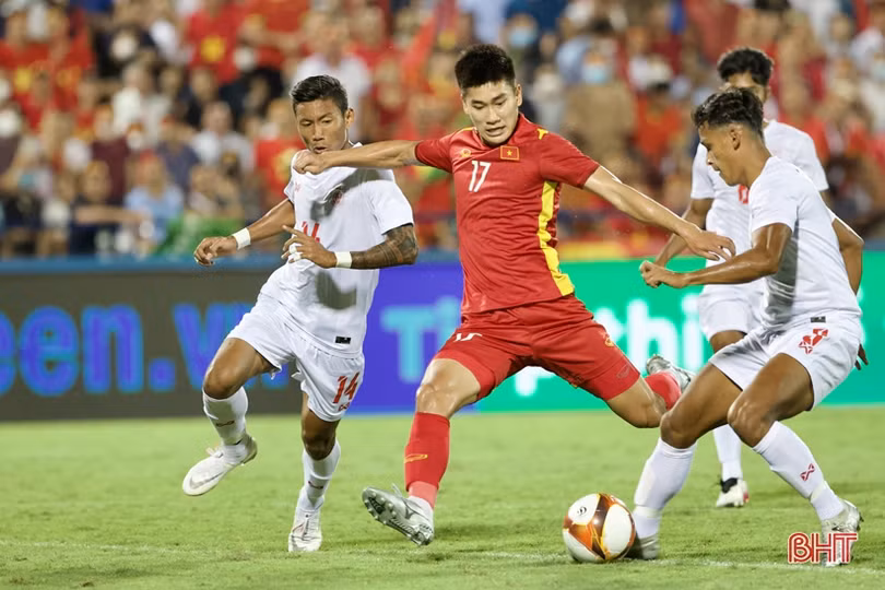 U23 Việt Nam 1 - 0 U23 Myanmar: Hùng Dũng đưa chủ nhà lên ngôi đầu bảng