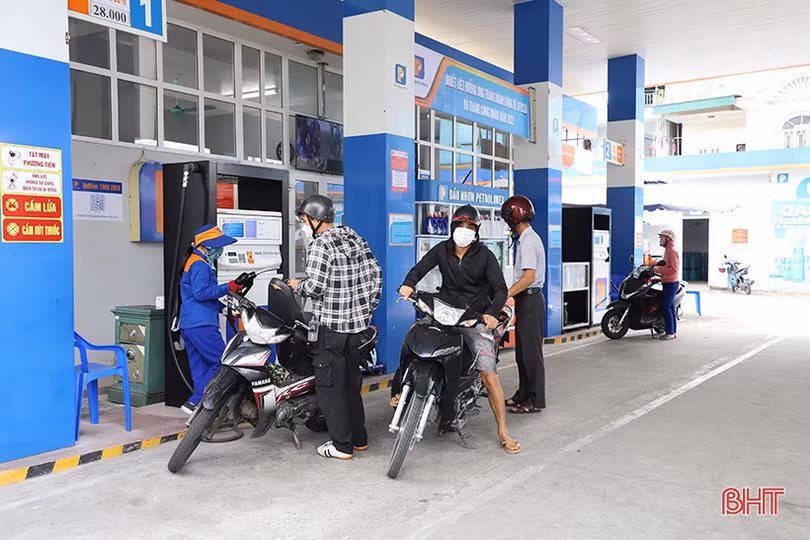 Giá xăng dầu 3 lần tăng: người dân, doanh nghiệp lại đối mặt với áp lực chi phí nhiên liệu