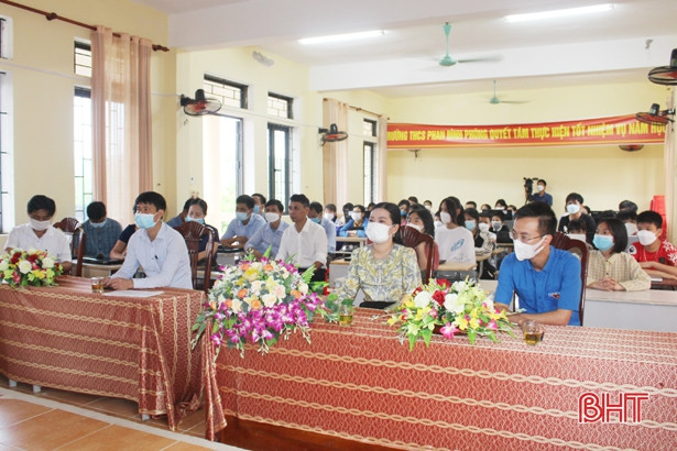 43 học sinh tiểu học và THCS thi tin học trẻ cấp huyện năm 2022