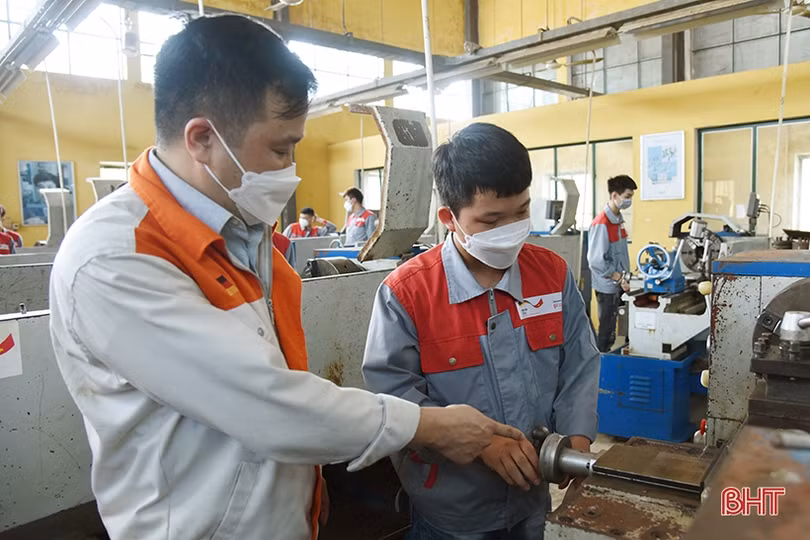 Tổ chức GIZ và chuyên gia đánh giá cao việc đào tạo nghề cắt gọt kim loại tiêu chuẩn Đức