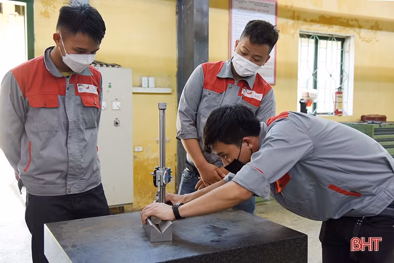Tổ chức GIZ và chuyên gia đánh giá cao việc đào tạo nghề cắt gọt kim loại tiêu chuẩn Đức