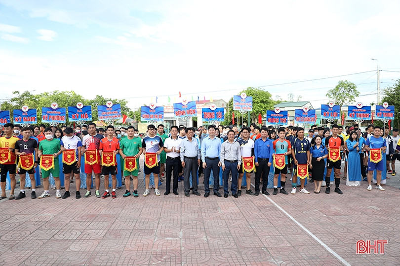 Khởi tranh Giải Bóng chuyền nam thanh niên TX Kỳ Anh - Cúp Viết Hải