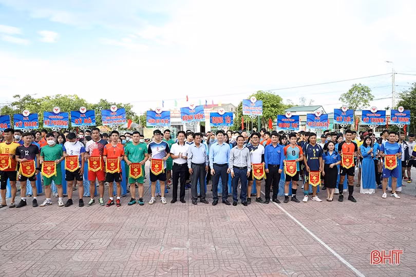 Khởi tranh Giải Bóng chuyền nam thanh niên TX Kỳ Anh - Cúp Viết Hải
