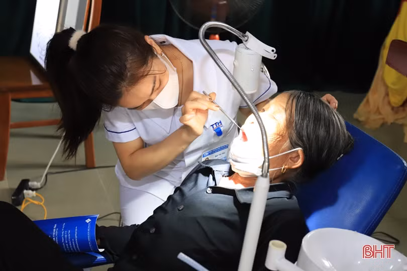 Người dân xã Cổ Đạm, Hà Linh được khám, tư vấn sức khoẻ miễn phí