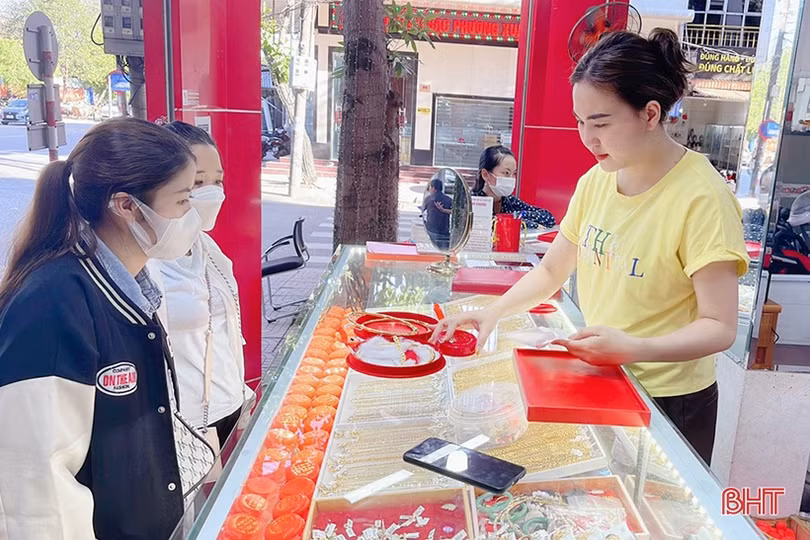 Thị trường vàng tại Hà Tĩnh sôi động trở lại
