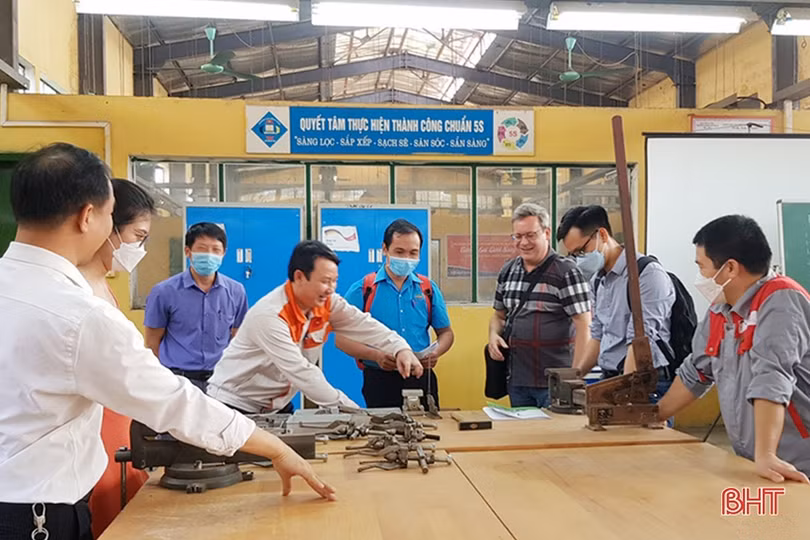 Tổ chức GIZ và chuyên gia đánh giá cao việc đào tạo nghề cắt gọt kim loại tiêu chuẩn Đức