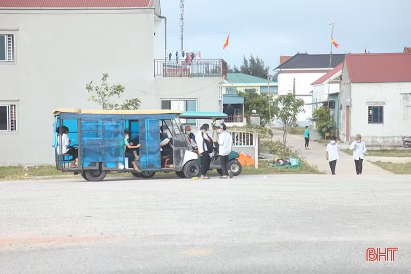 Bất an khi dùng xe điện đưa đón học sinh ở Cẩm Xuyên