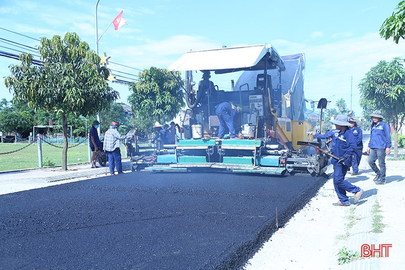 Khẩn trương thi công đường huyện 132 ở Cẩm Xuyên