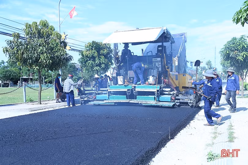 Khẩn trương thi công đường huyện 132 ở Cẩm Xuyên