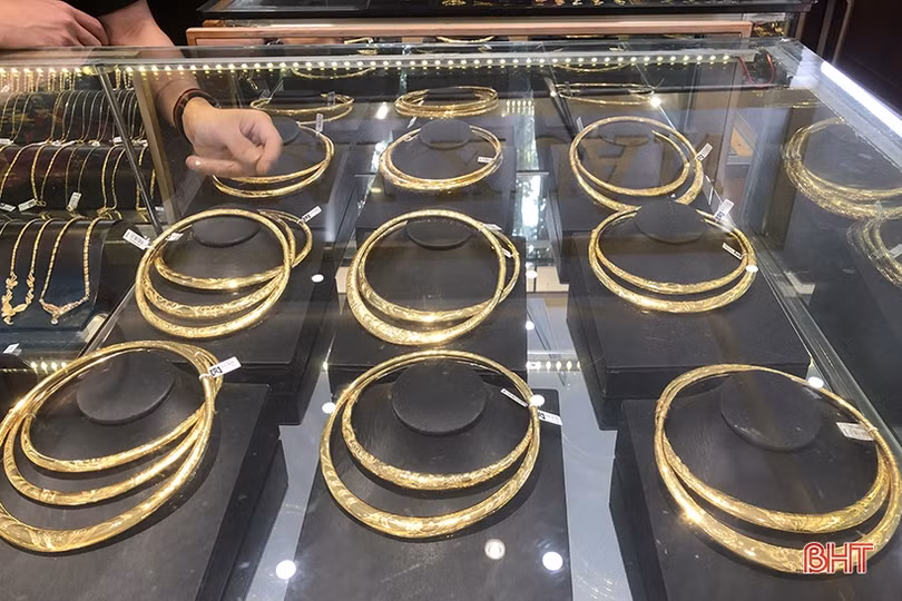 Thị trường vàng tại Hà Tĩnh sôi động trở lại