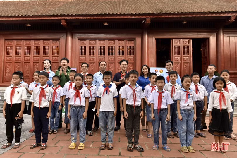 Tỉnh đoàn Hà Tĩnh tổ chức chương trình “81 mùa hoa Đội ta lớn lên cùng đất nước”