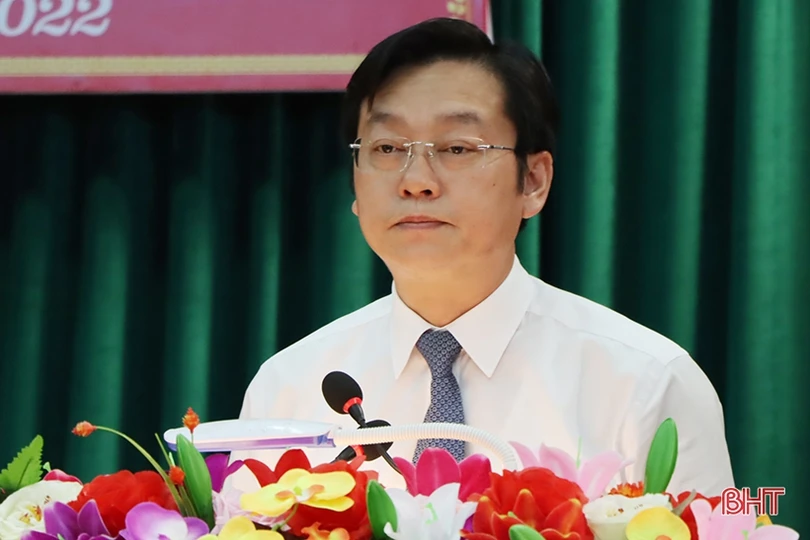 Bà Hà Thị Việt Ánh được bầu giữ chức Chủ tịch HĐND huyện Cẩm Xuyên