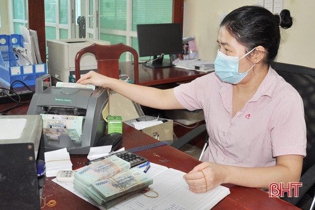 Hà Tĩnh giải ngân trên 6,2 tỷ đồng cho HSSV khó khăn mua thiết bị học trực tuyến 