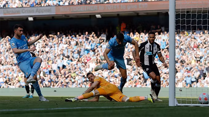 Man City đòi lại ngôi đầu bảng từ tay Liverpool