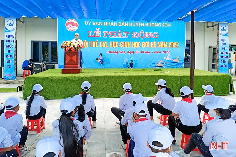 Hương Sơn kêu gọi các tổ chức, cá nhân tạo mọi điều kiện để trẻ em được học bơi