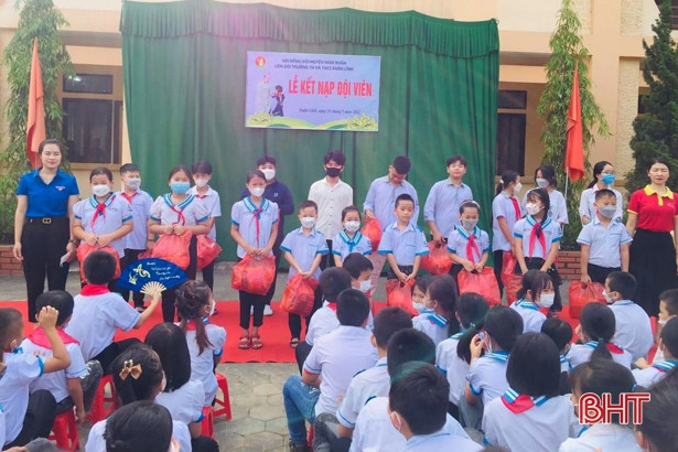 Sôi nổi các hoạt động chào mừng 81 năm ngày thành lập Đội 