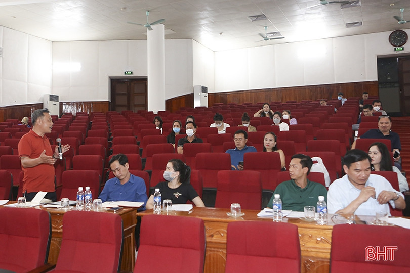 Nhà hát Nghệ thuật truyền thống Hà Tĩnh diễn báo cáo vở ca kịch “Đi qua ngày giông bão”