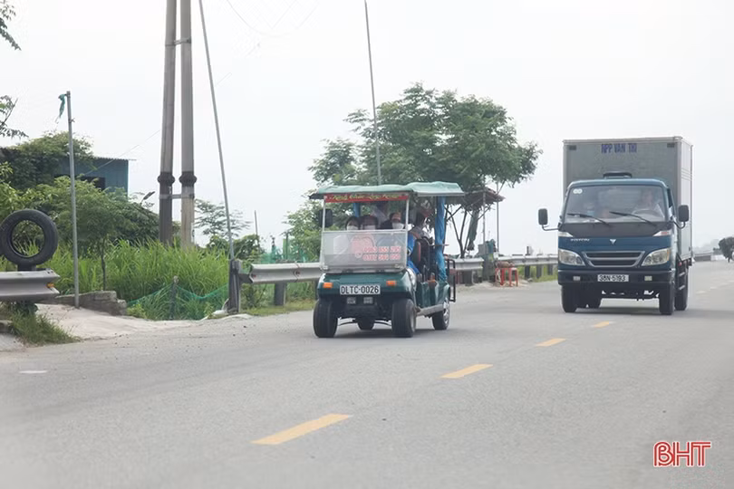 Bất an khi dùng xe điện đưa đón học sinh ở Cẩm Xuyên