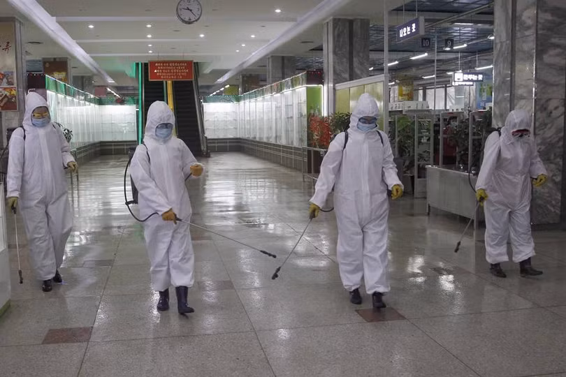 Triều Tiên ghi nhận ca COVID-19 đầu tiên, Bộ chính trị họp khẩn