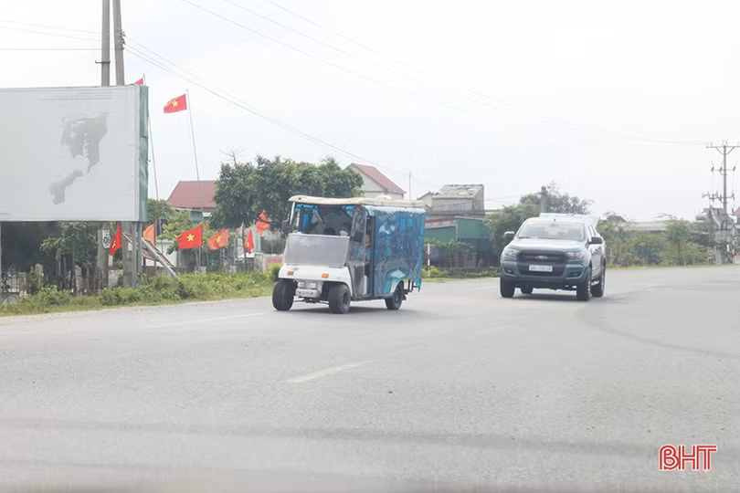 Bất an khi dùng xe điện đưa đón học sinh ở Cẩm Xuyên