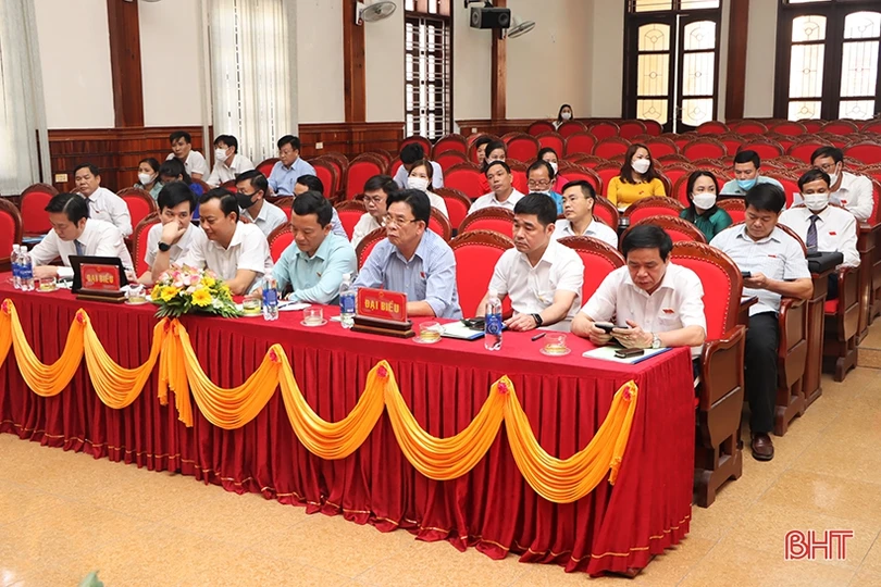 Bà Hà Thị Việt Ánh được bầu giữ chức Chủ tịch HĐND huyện Cẩm Xuyên