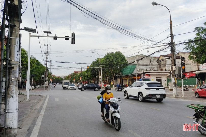 Đèn giao thông ở TP Hà Tĩnh “phập phù”, người đi đường gặp khó