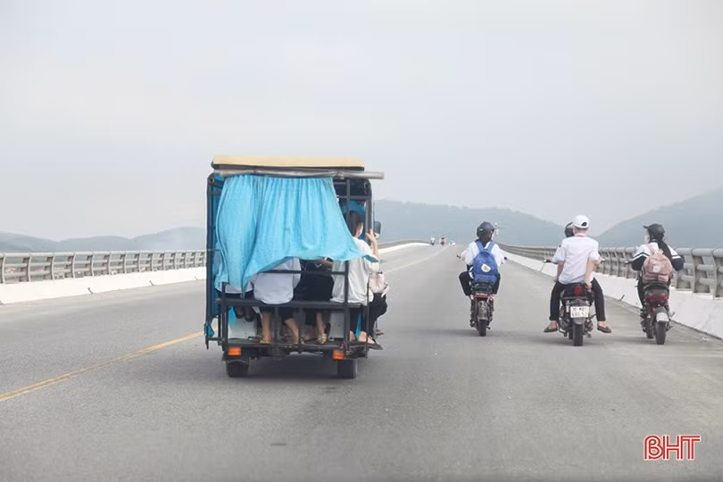 Bất an khi dùng xe điện đưa đón học sinh ở Cẩm Xuyên