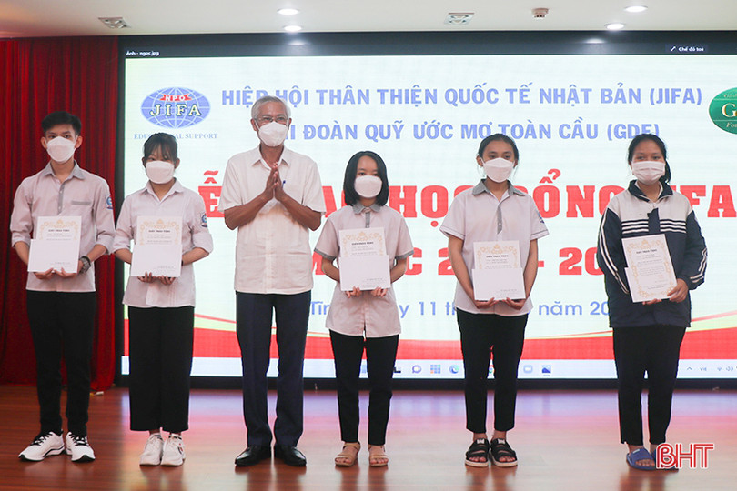 JIFA trao 102 suất học bổng cho học sinh Hà Tĩnh