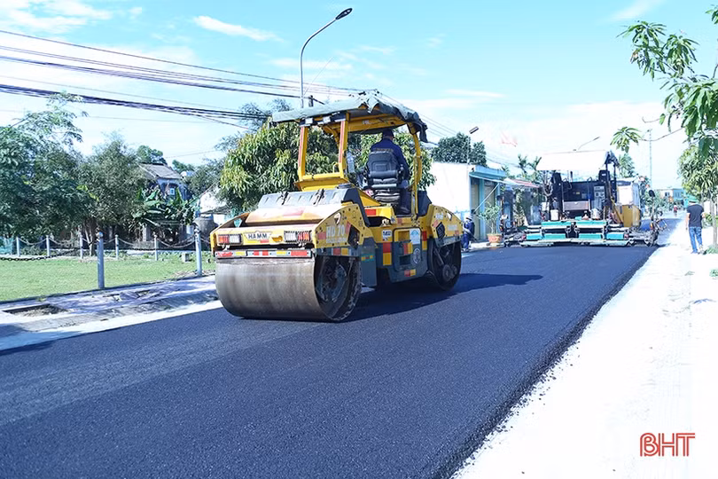 Khẩn trương thi công đường huyện 132 ở Cẩm Xuyên