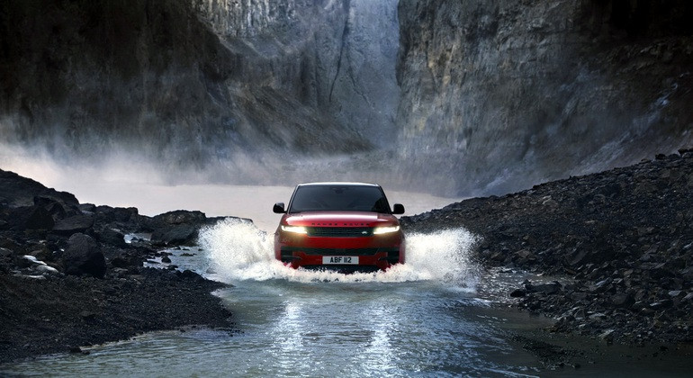 Range Rover Sport mới ra mắt bằng màn trình diễn ngoạn mục - 2 Range Rover Sport mới ra mắt bằng màn trình diễn ngoạn mục