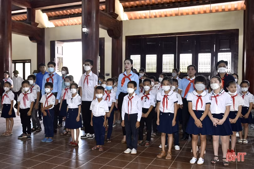 Tỉnh đoàn Hà Tĩnh tổ chức chương trình “81 mùa hoa Đội ta lớn lên cùng đất nước”