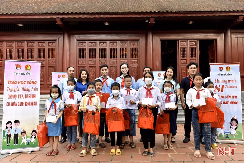 Tỉnh đoàn Hà Tĩnh tổ chức chương trình “81 mùa hoa Đội ta lớn lên cùng đất nước”
