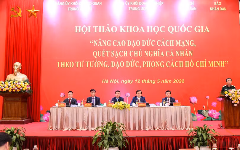 Nâng cao đạo đức cách mạng, quét sạch chủ nghĩa cá nhân theo tư tưởng, đạo đức, phong cách Hồ Chí Minh