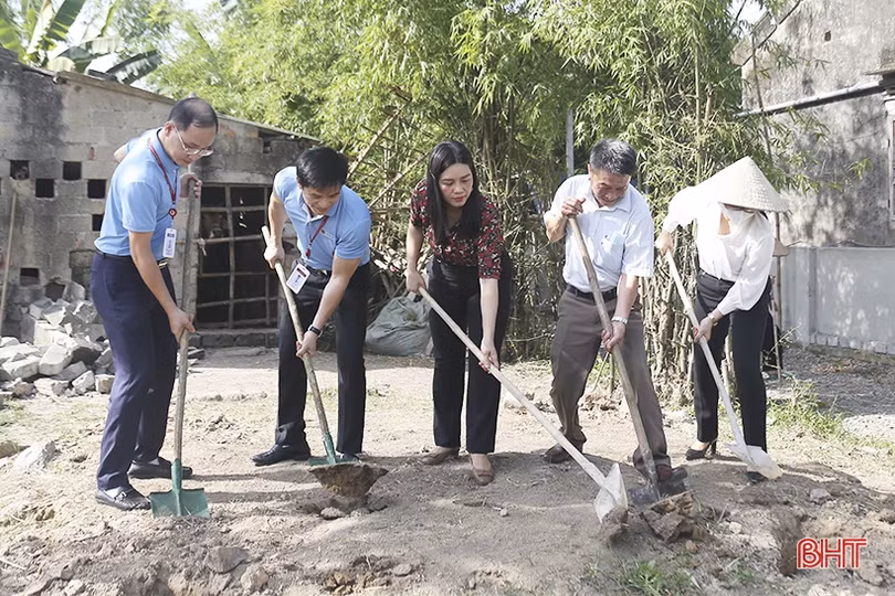 Agribank Chi nhánh Hà Tĩnh II hỗ trợ xây nhà tình nghĩa cho hộ nghèo ở Can Lộc