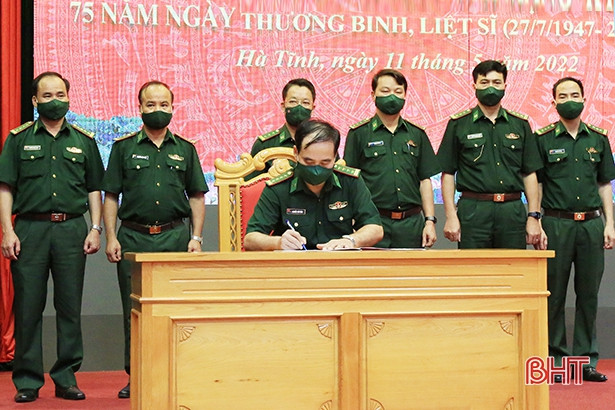 LLVT Hà Tĩnh thi đua cao điểm “Uống nước nhớ nguồn, tri ân người có công với cách mạng” ảnh 5 LLVT Hà Tĩnh thi đua cao điểm “Uống nước nhớ nguồn, tri ân người có công với cách mạng”