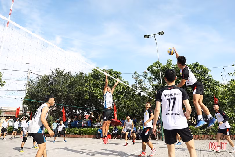 Khởi tranh Giải Bóng chuyền nam thanh niên TX Kỳ Anh - Cúp Viết Hải