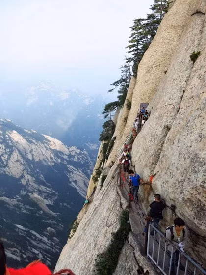 Con đường tử thần trên núi Hoa Sơn, Trung Quốc.