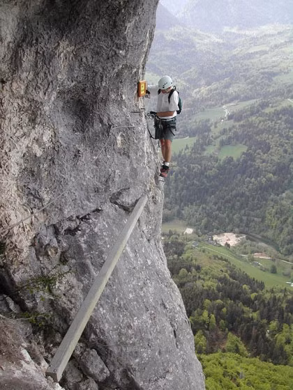 Cung đường trên núi Roche Veyrand.